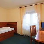 Palace 3* פלזן