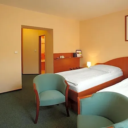 Palace 3* بلزن