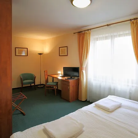 Palace 3*