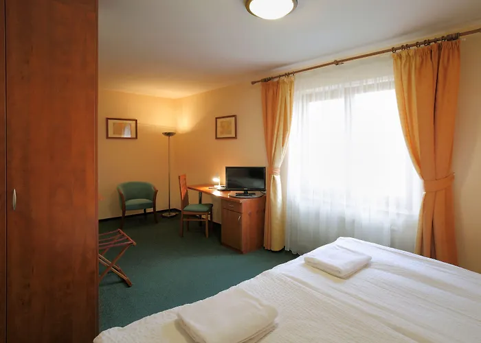 Palace 3*